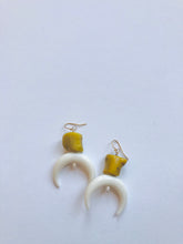 Load image into Gallery viewer, Tali Coral Earrings